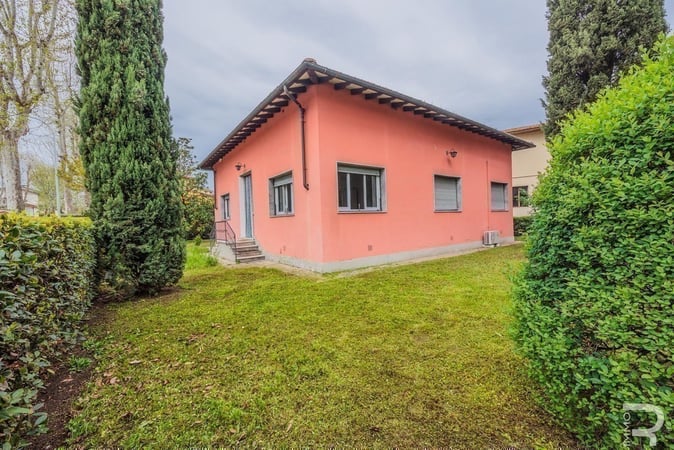 Villa in Florence - view 1