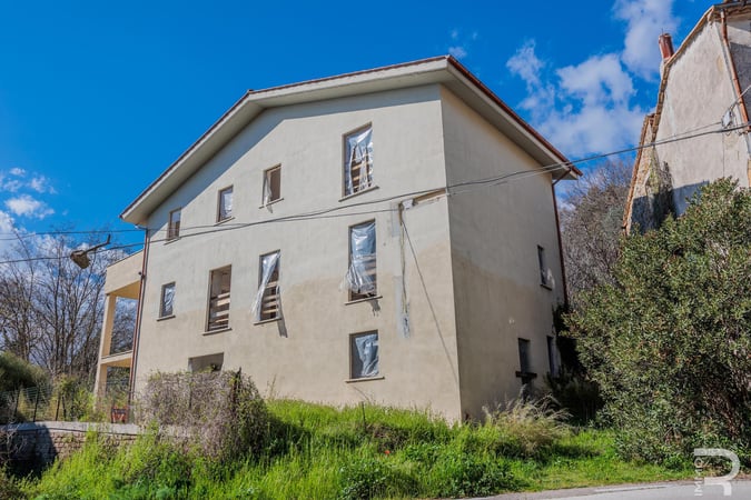 Villa in Manciano - view 1