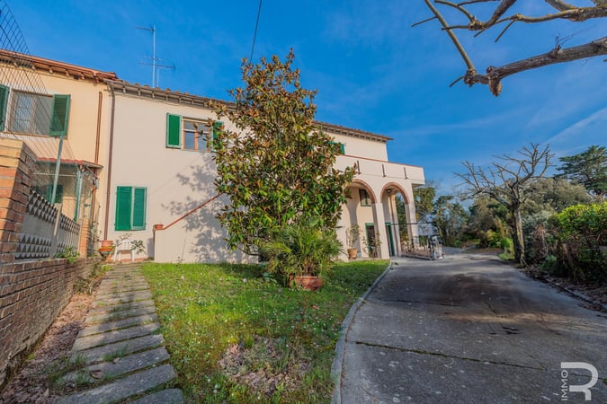 Apartment in Crespina Lorenzana - view 1