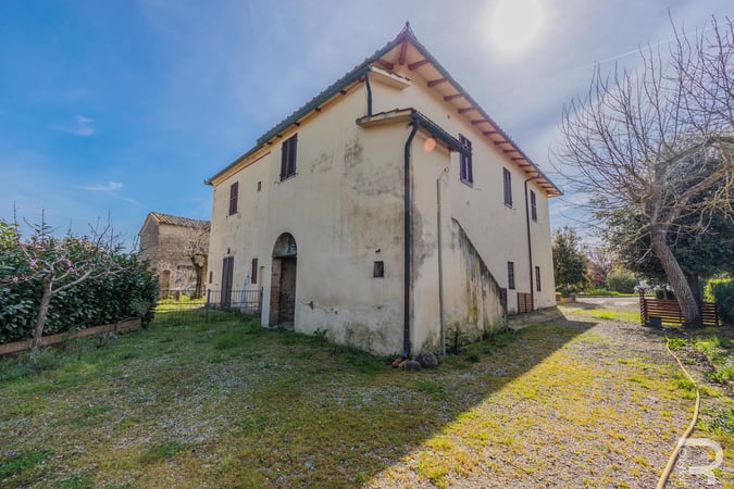 House in Buonconvento - view 1