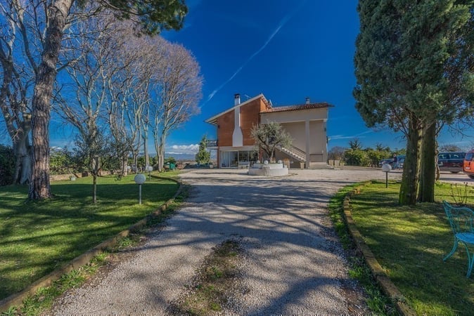 Villa in Ponti sul Mincio - view 1