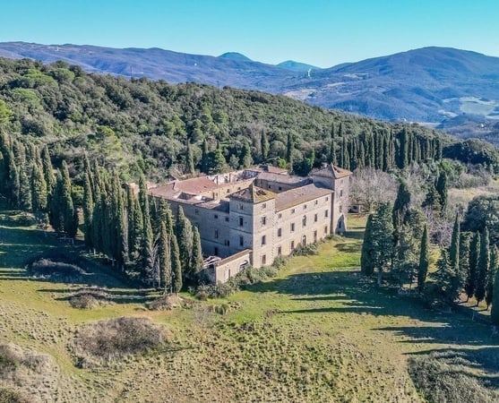 House in Pomarance - view 1