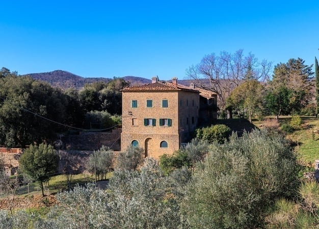 House in Pomarance - view 1