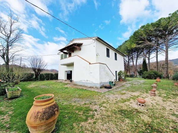 House in Pomarance - view 1