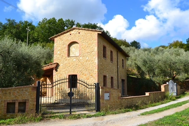 House in Volterra - view 1