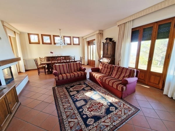 Villa in Arezzo - view 1