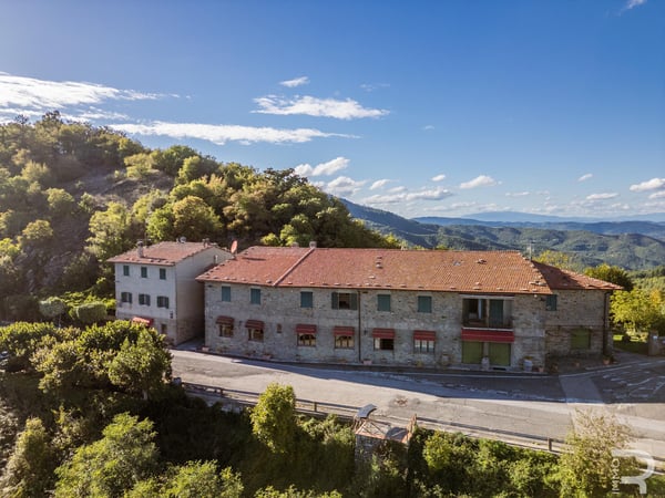 House in Cortona - view 1