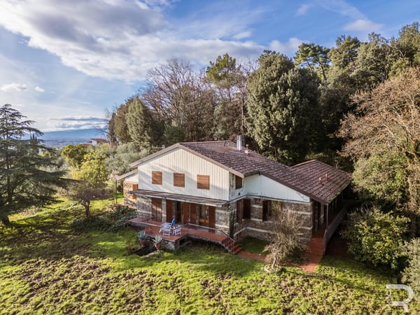 Villa in Montemurlo - view 1