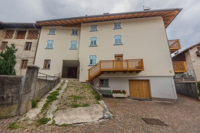 House in Sfruz - view 1