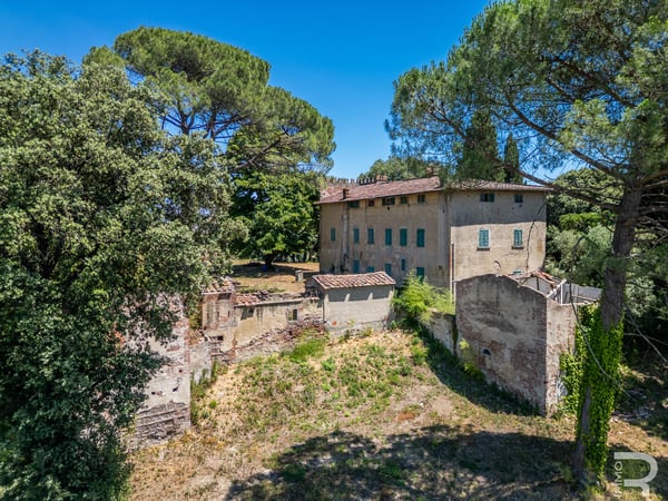 Villa in Cerreto Guidi - view 1