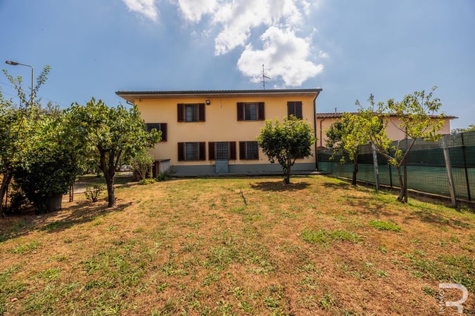 House in Altopascio - view 1