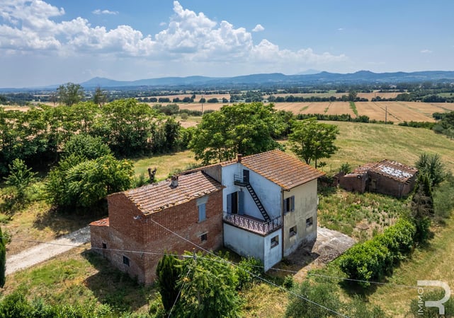 House in Cortona - view 1
