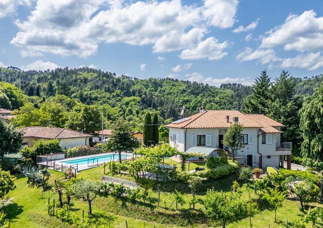 House in Pescia - view 1