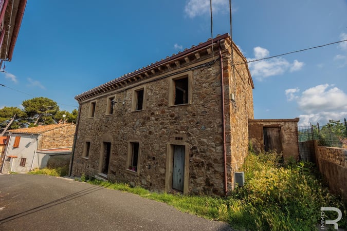 House in Santa Luce - view 1