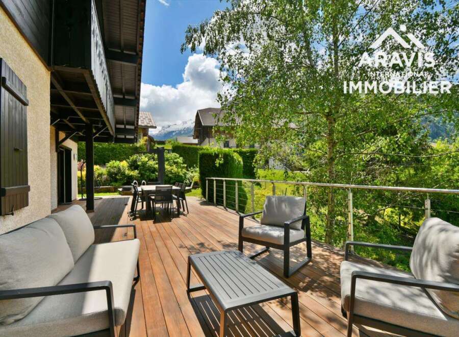 Villa in Thones - Image 2
