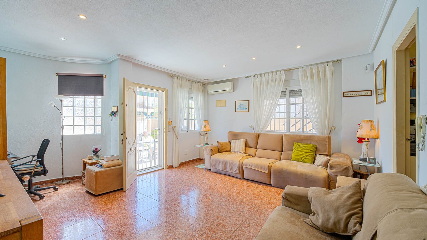 House in Punta Prima - Image 2