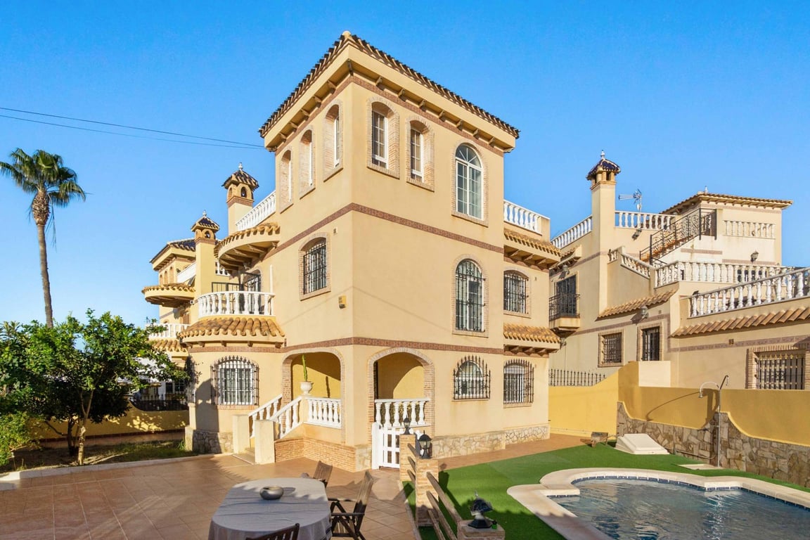House in Urbanizacion los Balcones - Image 3