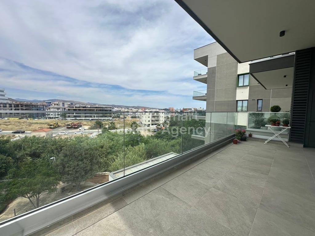 Apartment in Mesa Geitonia - Image 2
