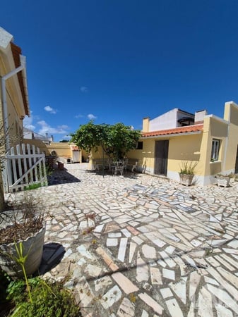 House in Atouguia da Baleia - view 1