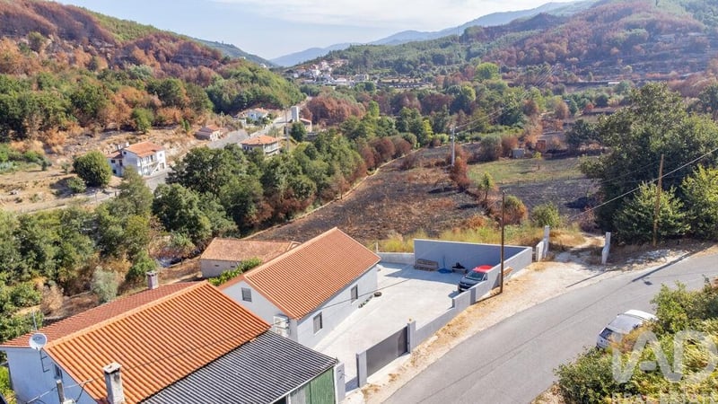House in Oliveira do Hospital - view 1
