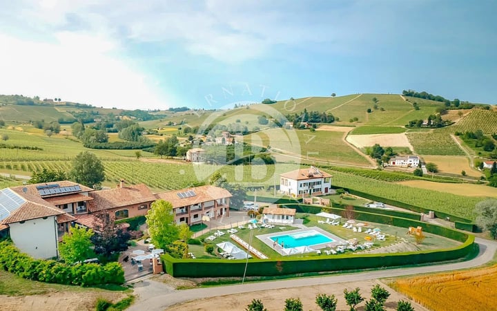 Villa in Asti - view 1