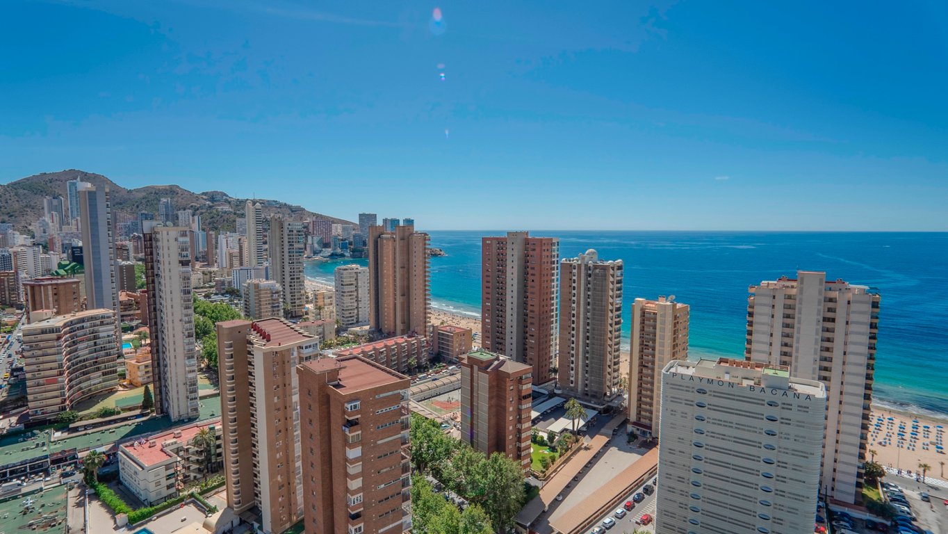 Apartment in Benidorm - Image 2