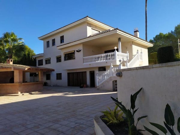 Villa in l'Armanella - view 1