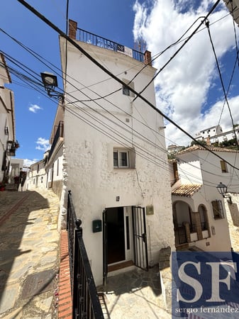 House in Salares - view 1