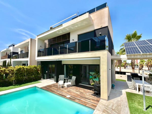 Villa in Dehesa de Campoamor - view 1