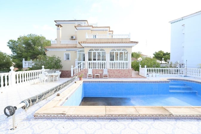 Villa in Campoamor R-5 - view 1