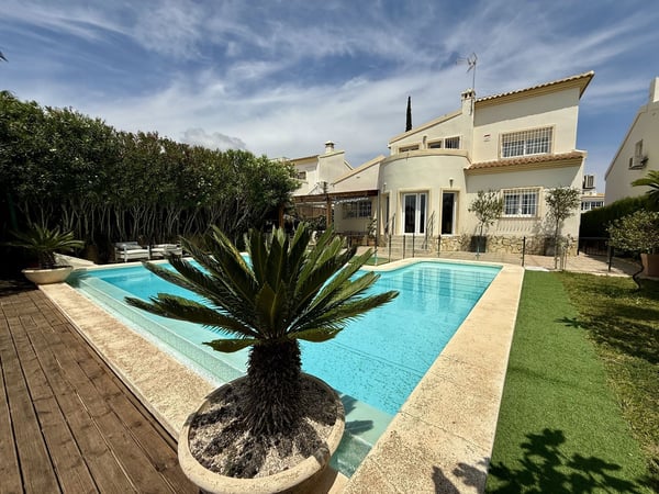 Villa in Los Dolses - view 1