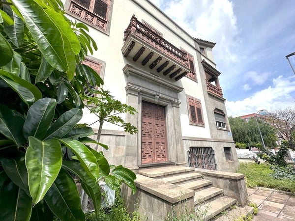 House in Santa Maria de Gracia - view 1