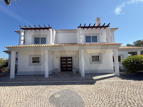 Villa in Cruz Assumada - view 1