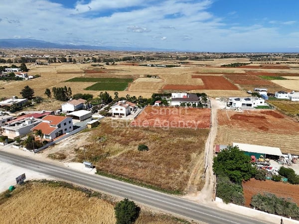 Land in Palaiometocho - view 1