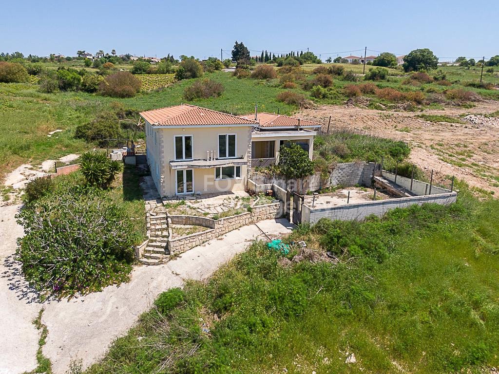 House in Kathikas - Image 2