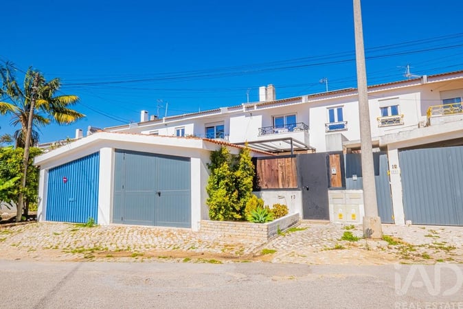 House in Costa da Caparica - view 1
