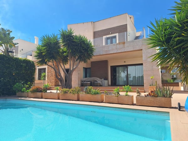 Villa in Torrevieja - view 1