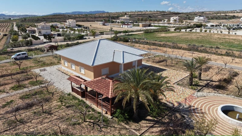 Villa in Pinoso - view 1
