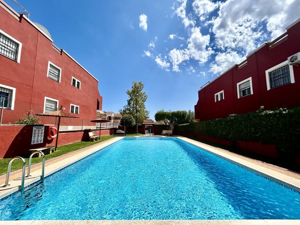 Apartment in Residencia los Altos - view 1