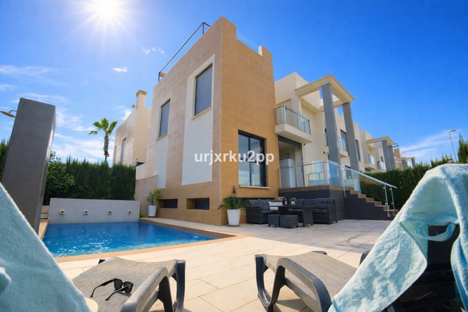 House in La Zenia - view 1