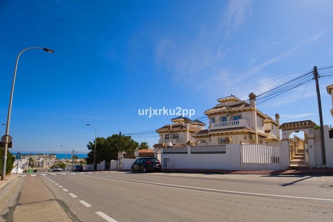 Villa in Torrevieja - view 1
