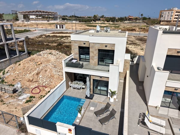 Villa in Los Montesinos - view 1