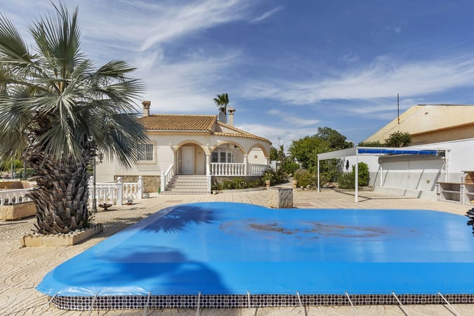 Villa in San Fulgencio - view 1