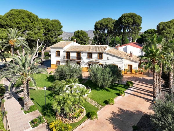 Villa in Elda - view 1