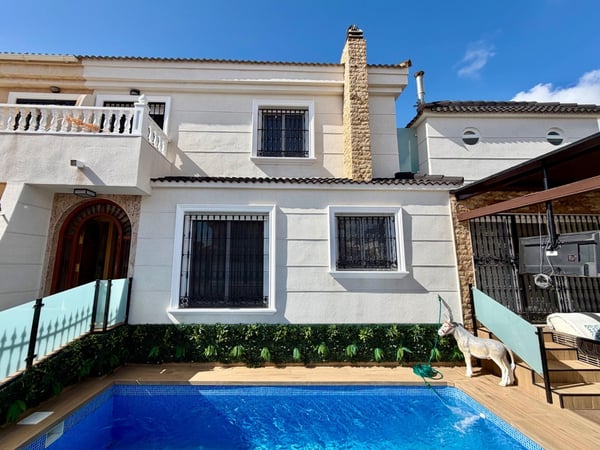 Villa in La Zenia - view 1