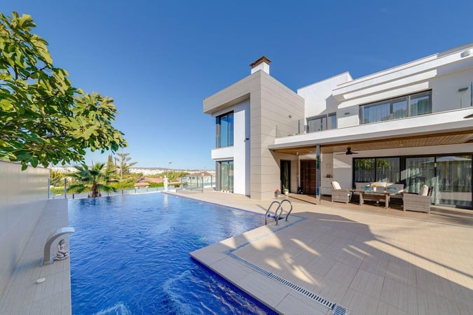 Villa in Los Balcones - view 1