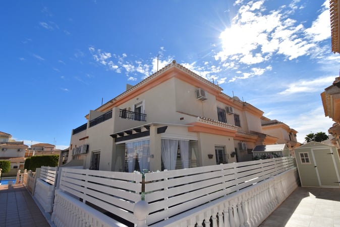 Villa in Playa Flamenca - view 1