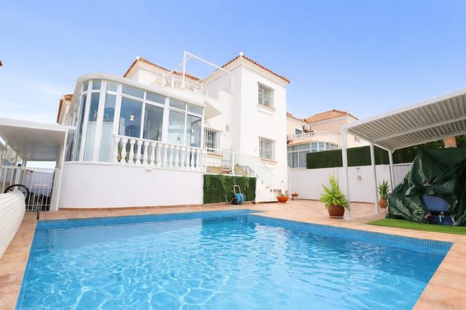 Villa in Villamartin - view 1