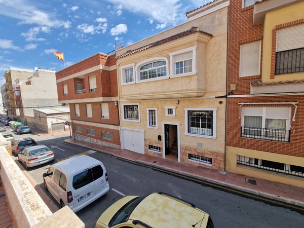 House in Guardamar del Segura - view 1