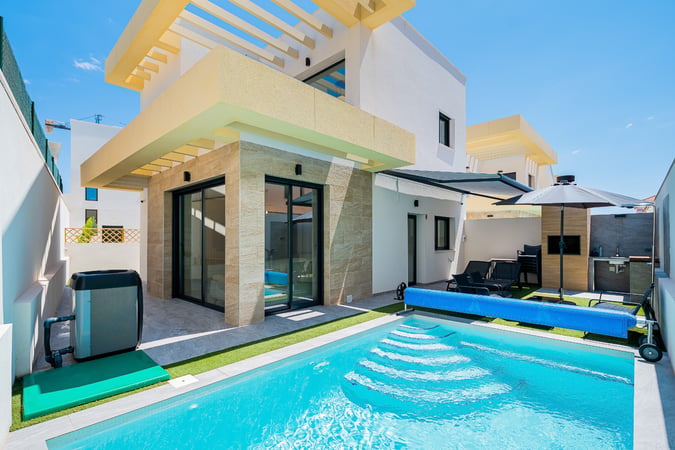Villa in Los Montesinos - view 1